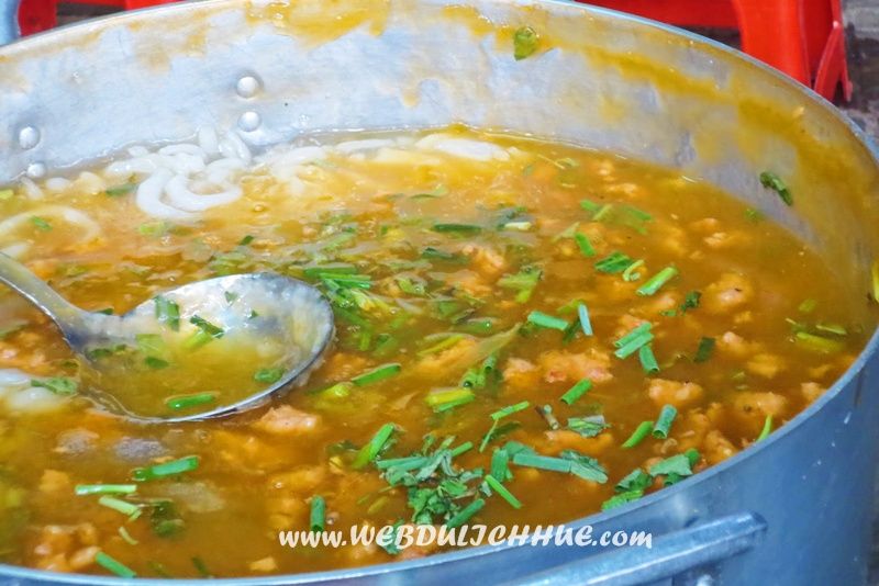 Nồi bánh canh Nam Phổ Huế