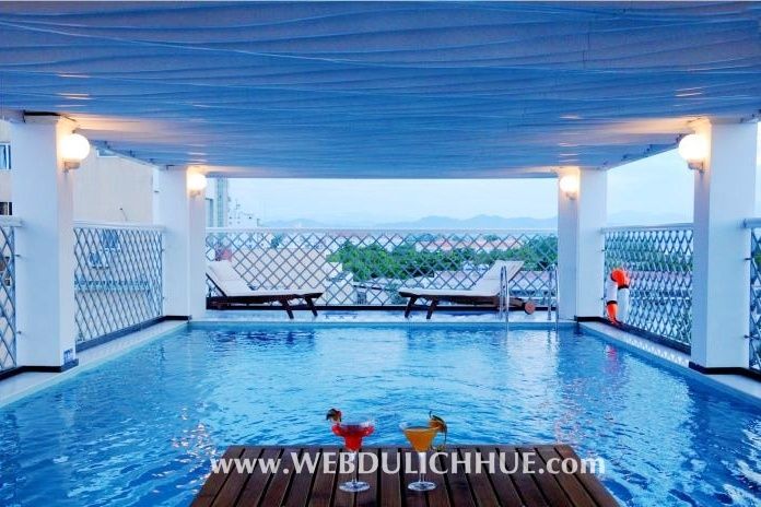 Bể bơi khách sạn MoonLight Huế