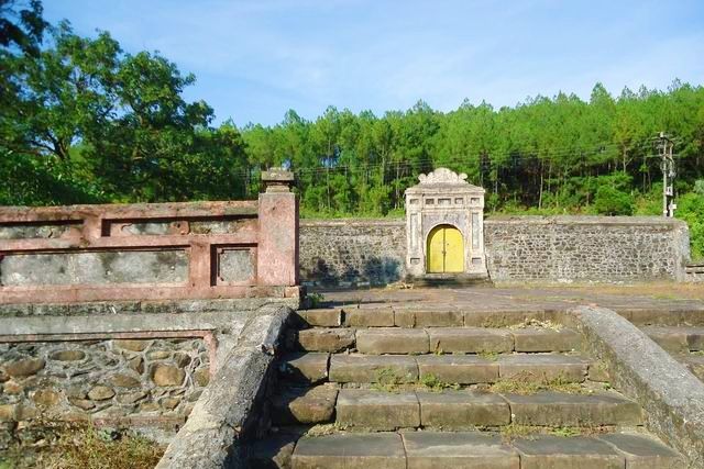 Lăng Cơ Thánh của chúa Nguyễn Phúc Luân