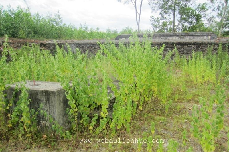 Mộ của chúa Nguyễn Phúc Nguyên trong lăng