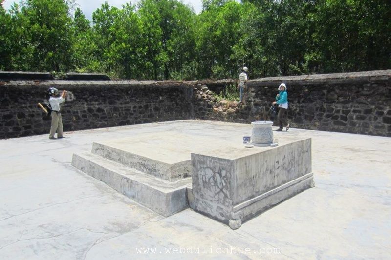Lăng Vĩnh Cơ của vợ chúa Nguyễn Hoà ng