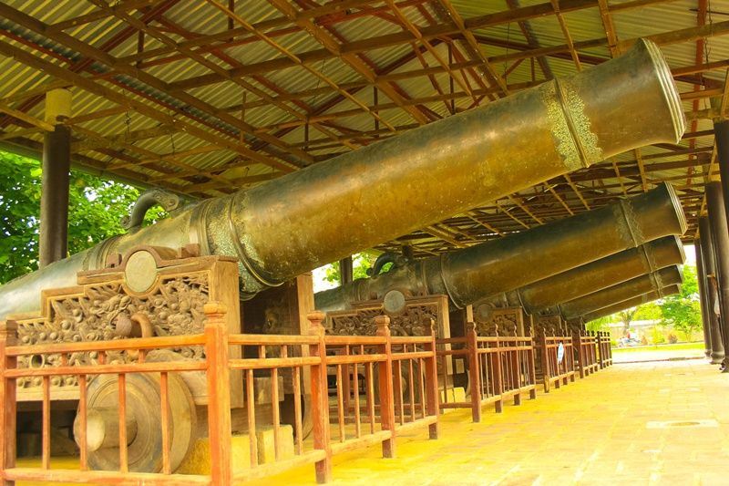 Cửu vị thần công đứng uy nghi với thời gian