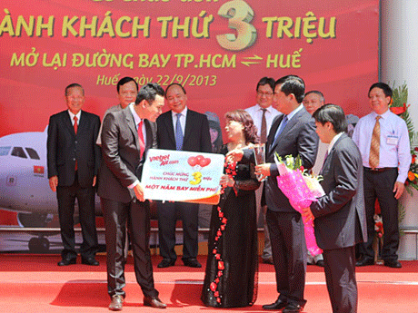 … và một năm bay miễn phí cùng VietJet Air