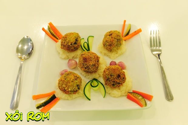 Xôi viên bọc thịt