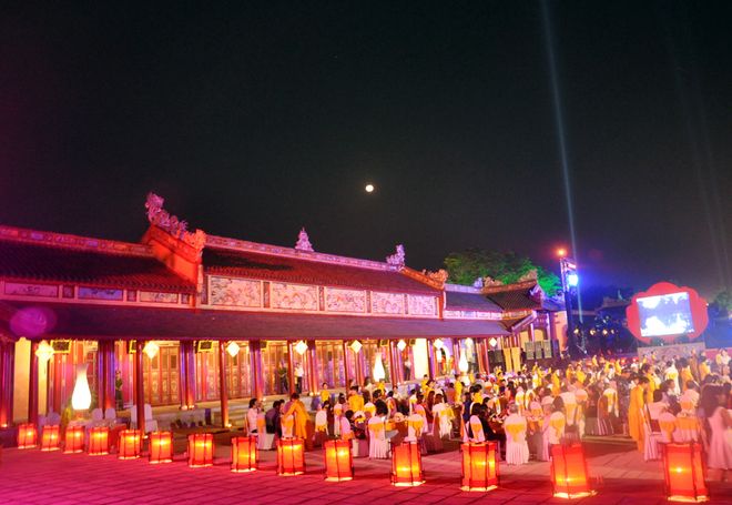 Yến tiệc cung đình Huế