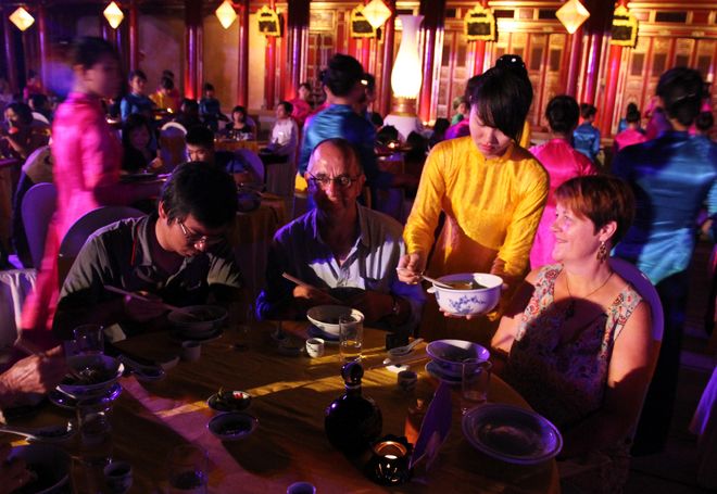 Yến tiệc cung đình Huế