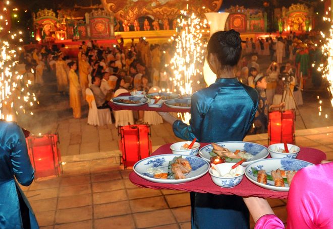 Yến tiệc cung đình Huế