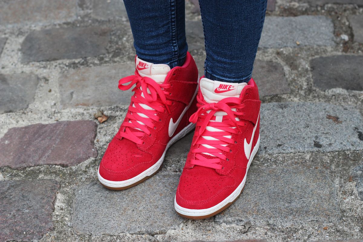 jeans H&M sneakers rouge sky high dunk nike femme 1