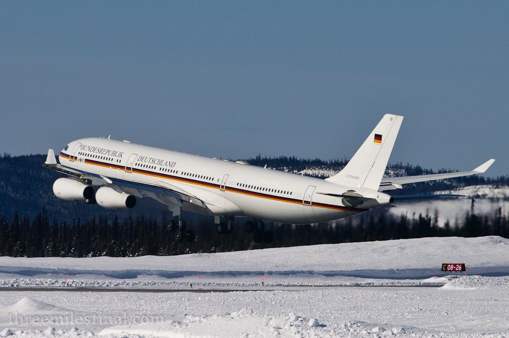 IMAGE: http://i1119.photobucket.com/albums/k634/threemilesfinal/TMF-1103.jpg