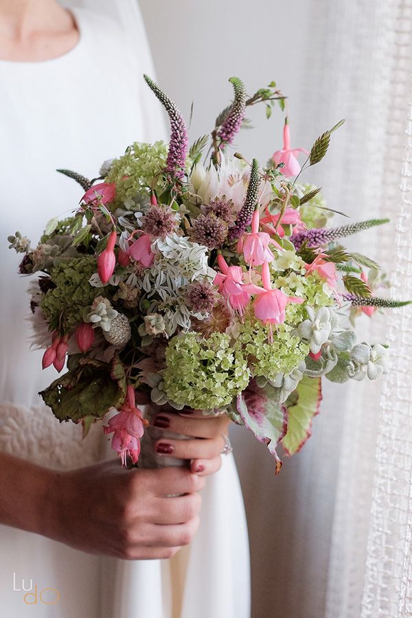 Ramo de novia de Savia Bruta · Foto Ludo Fotografía · Tendencias de Bodas Magazine Ramo de novia de Savia Bruta