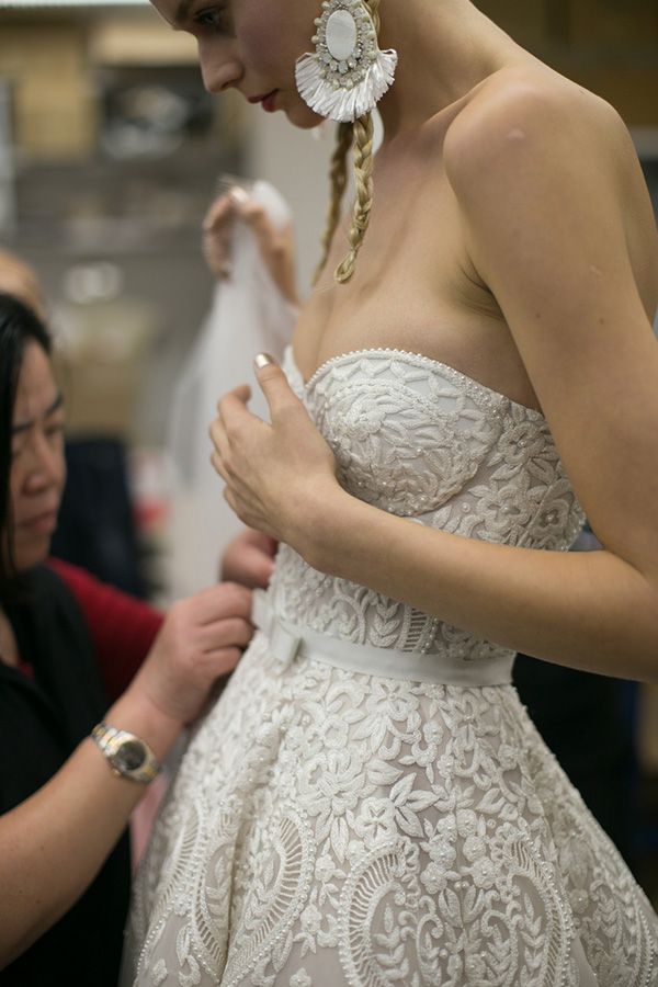 Vestidos de novia de Naeem Khan · Tendencias de Bodas Magazine Naeem Khan backstage