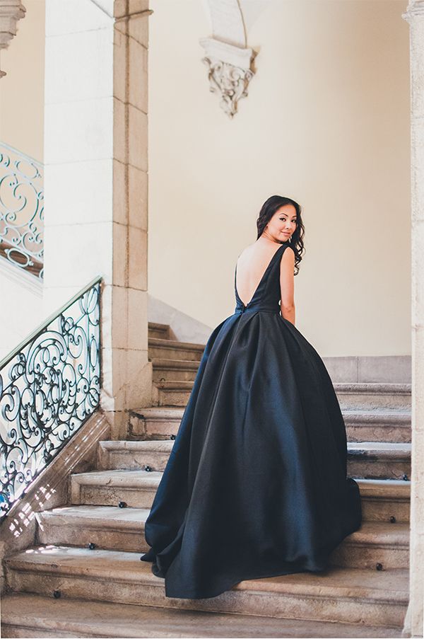 una novia con vestido negro: ¿romper con las tradiciones o estilo