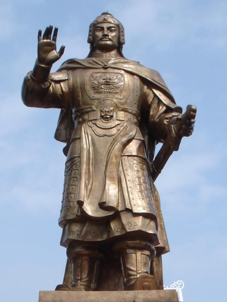 Quang_Trung_statue_02.jpg~original