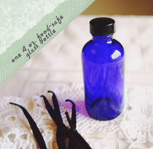 DIY Homemade Vanilla Extract // thepapermama.com 