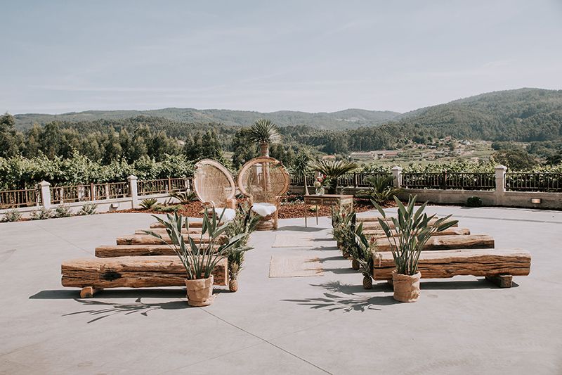 Boda tropical entre viñedos en Galicia.